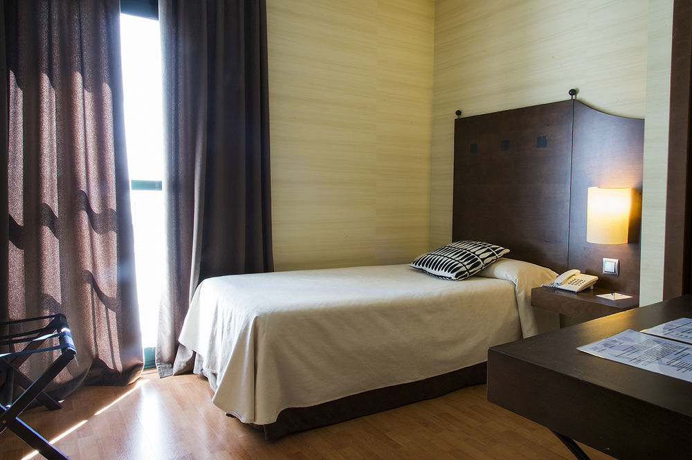 Hotel Exe Agora Cáceres Exteriér fotografie
